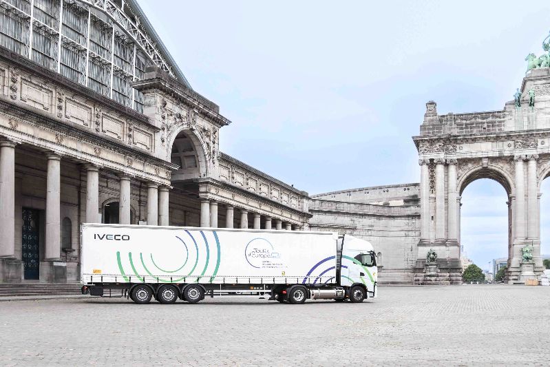 IVECO al Tour d’Europe: oltre 5.000 km a bordo di un camion alimentato a Bio-LNG per consolidare il percorso verso la mobilità sostenibile - AUTO INDUSTRIALE BERGAMASCA
