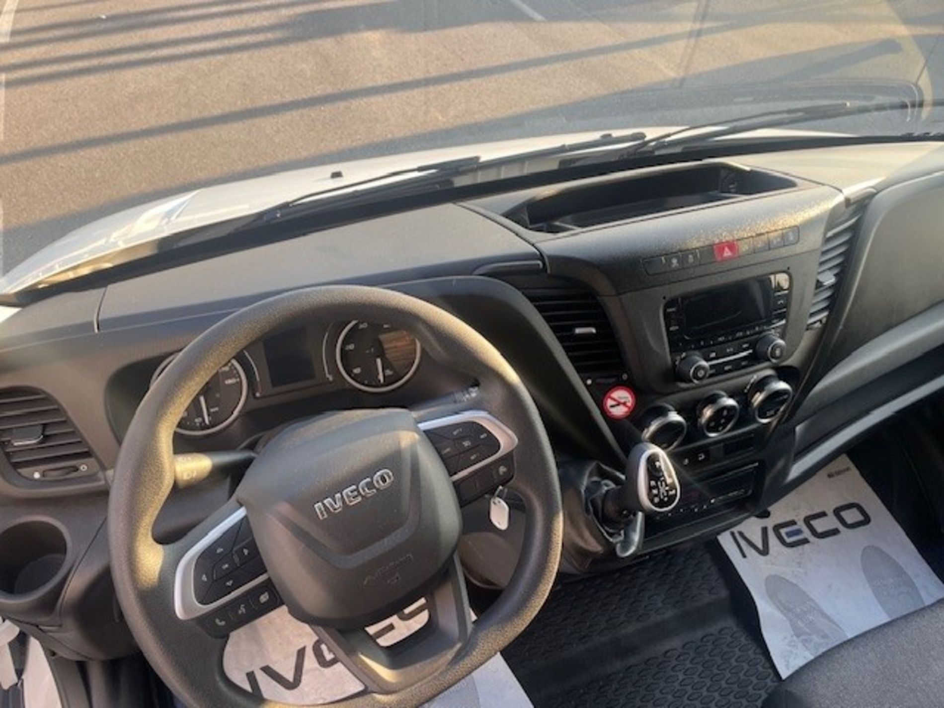 IVECO DAILY 72C18 AUTOMATICO CON BOX E SPONDA BATTUTA - AUTO INDUSTRIALE BERGAMASCA