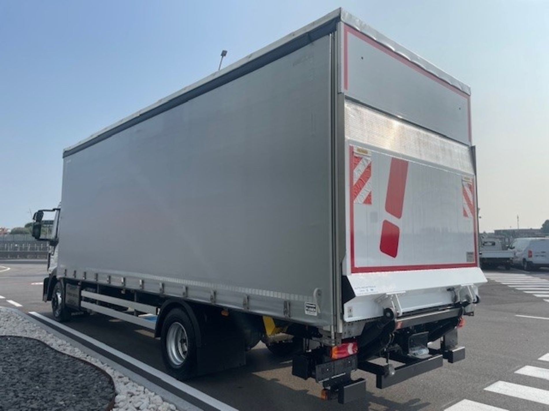 IVECO EUROCARGO ML140E28 P CENTINA FRANCESA +SPONDA BATTUTA15Q - AUTO INDUSTRIALE BERGAMASCA