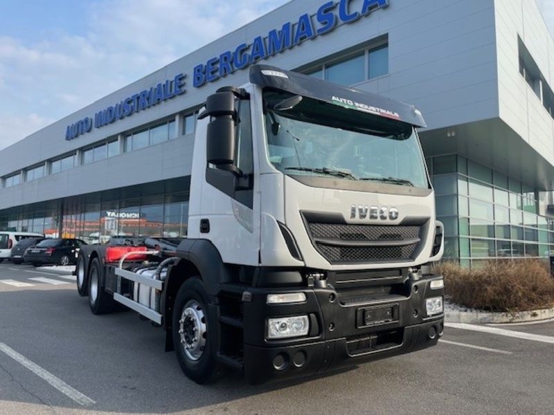 IVECO STRALIS 3 ASSI CON GANCIO SCARRABILE MARELL - AUTO INDUSTRIALE BERGAMASCA